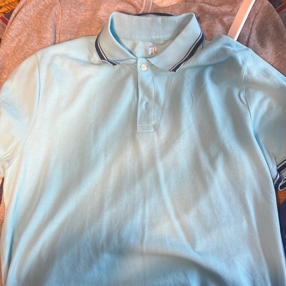 Men’s GAP polo